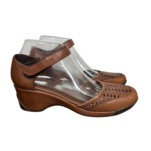 Nurture Womens Brown Leather Closed Toe Sandals Wedge Mary Jane Comfort Shoes 8M - Picture 1 of 16
